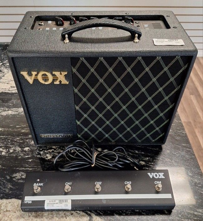 VOX GUITAR AMP AND PEDDLE VT20X