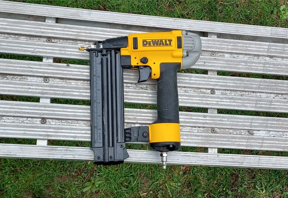 18 Gauge Dewalt Gun
