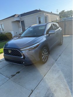 SALVAGE! 2022 Toyota Corolla Cross  XLE