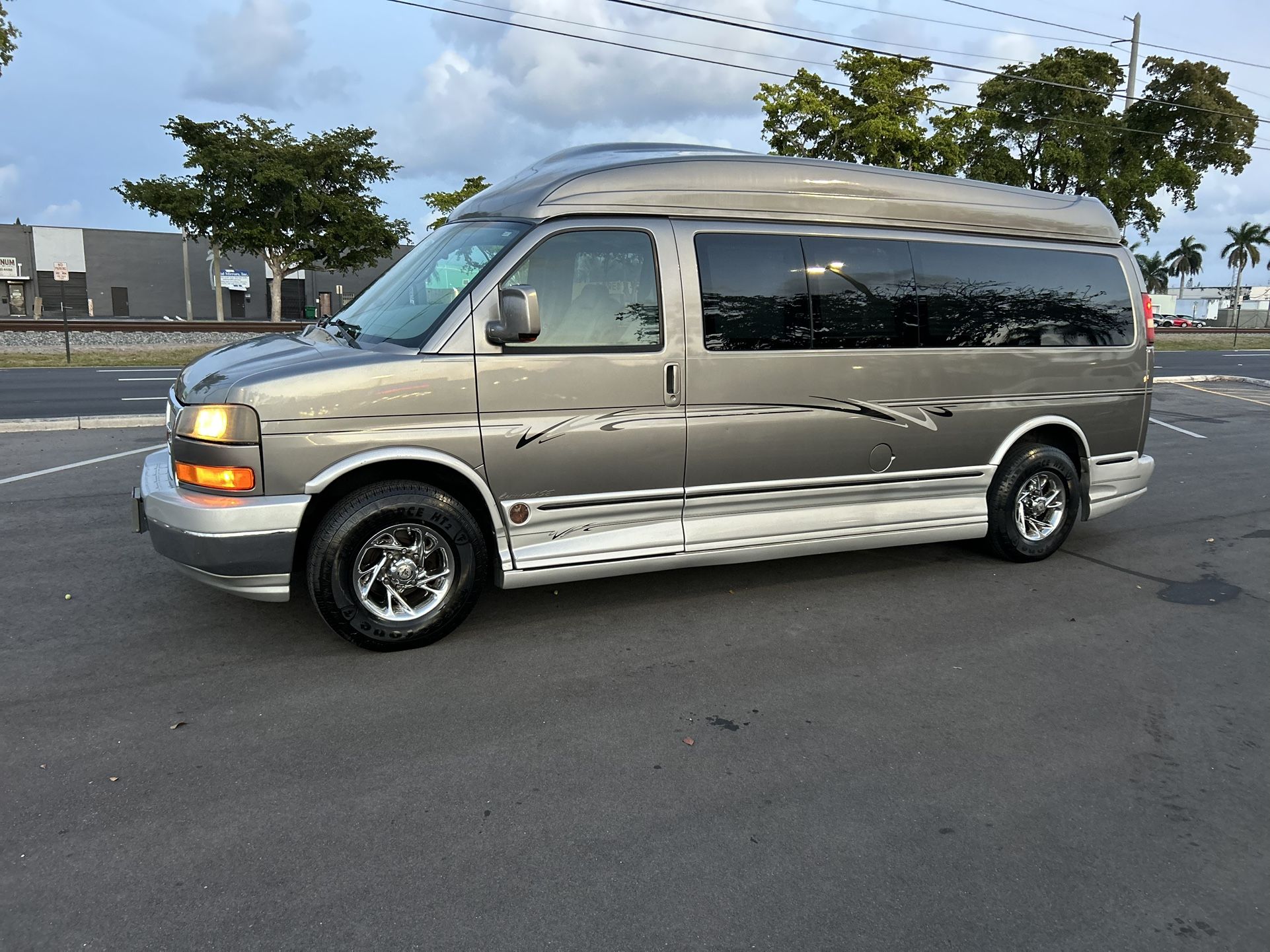 2008 GMC Savana-Van