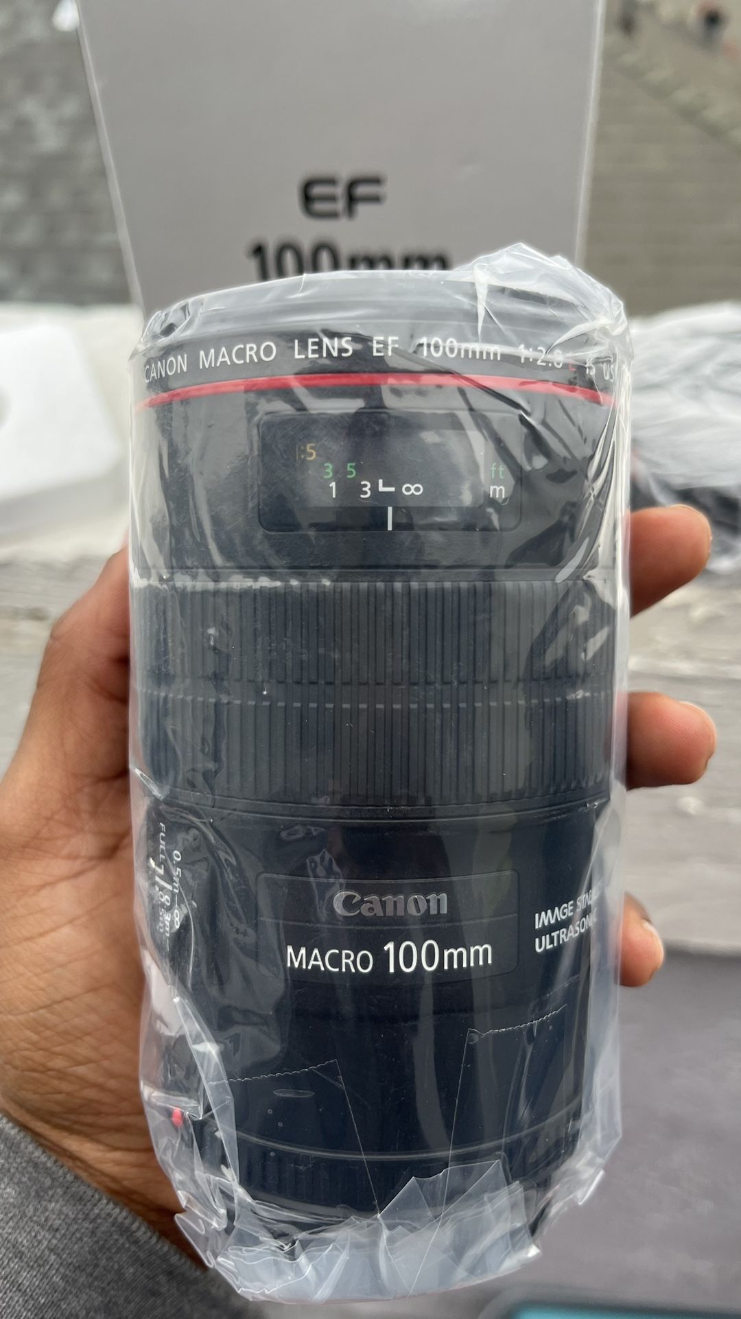 Canon EF 100mm f/2.8L Macro IS USM Lens