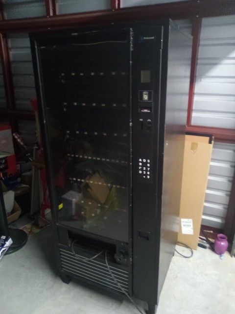 ** USED VENDING MACHINE $500 obo 