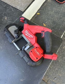 Milwaukee Bandsaw M18