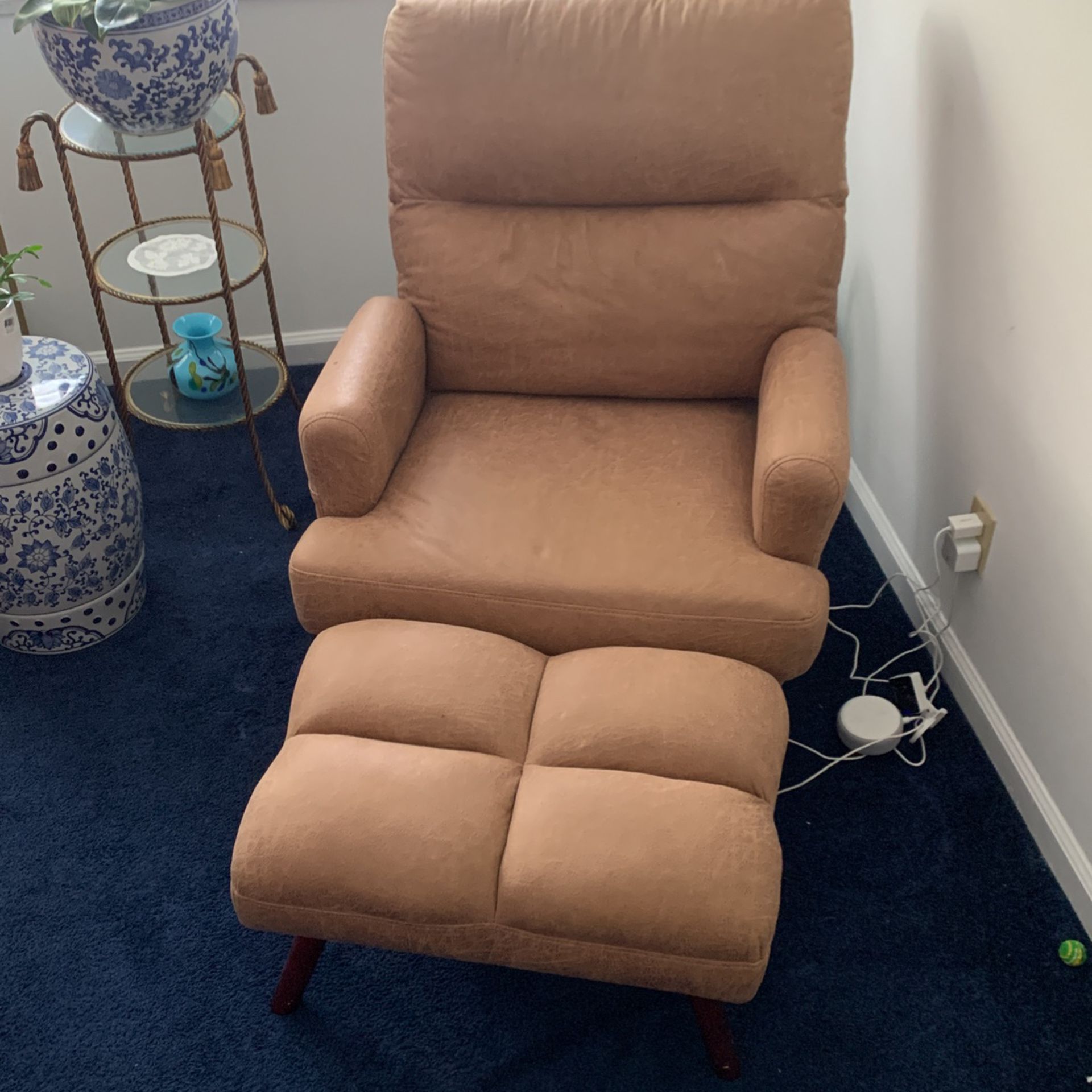 Perfect Condition Lounge Chair & Ottoman 