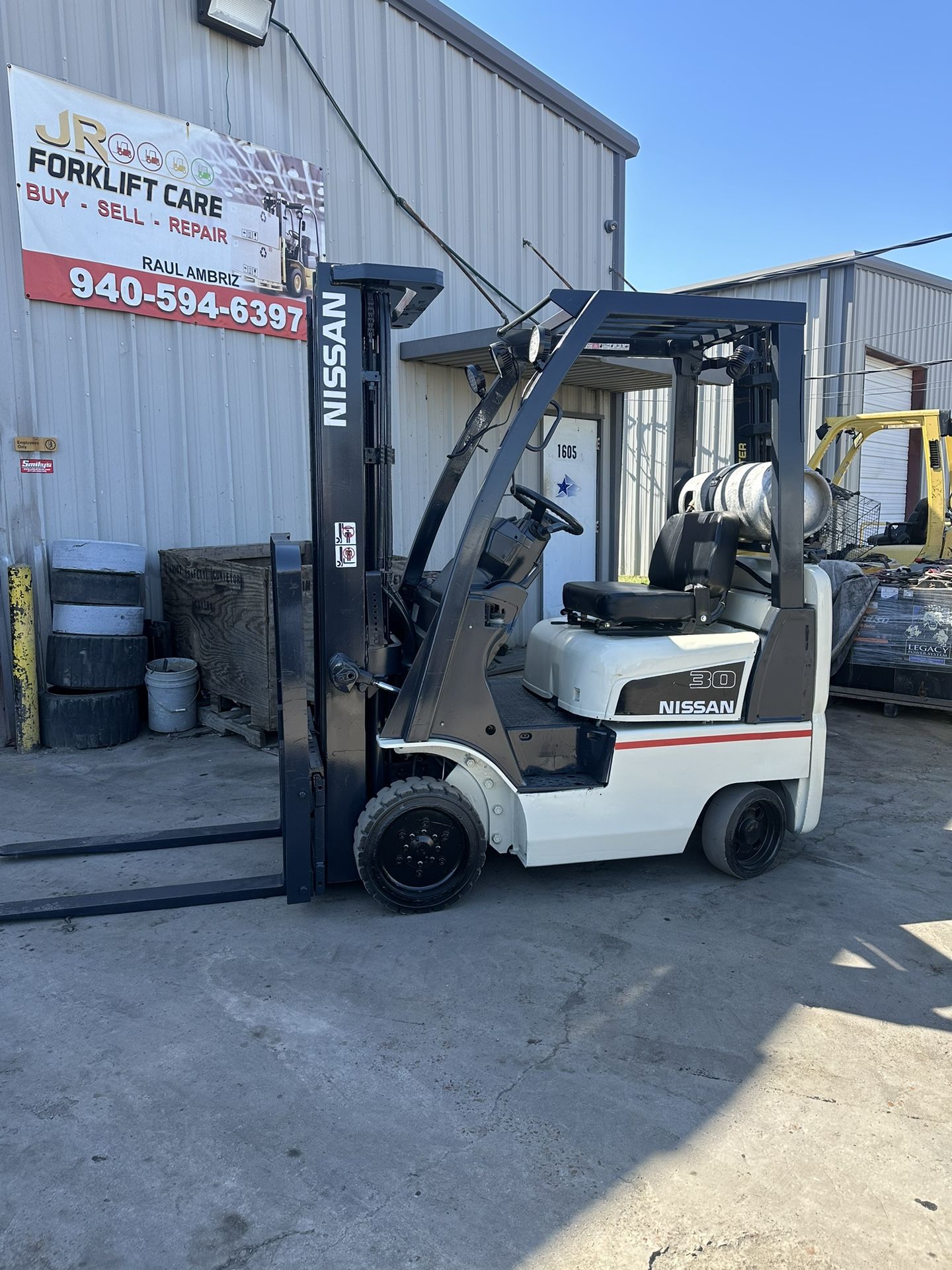 Forklift Nissan 3000 Lbs
