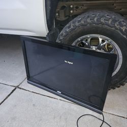39 Inch Tv Works Great 