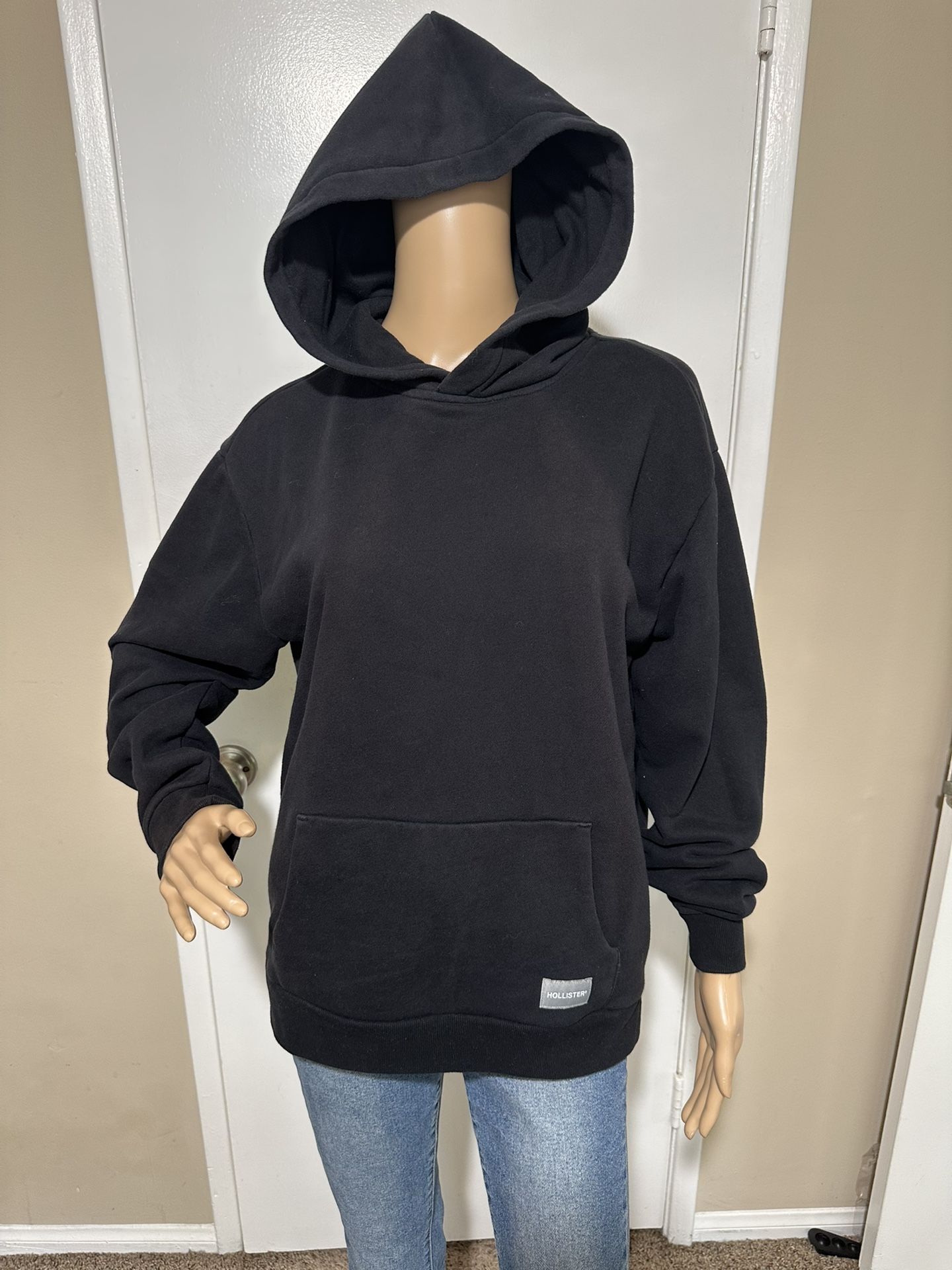 Hollister Women’s Black Hoodie Relaxed Fit