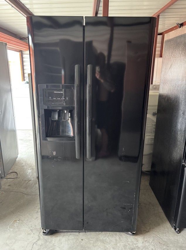Black Frigidaire Refrigerator And Freezer
