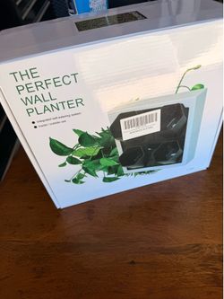 Wall mounted vertical garden planter