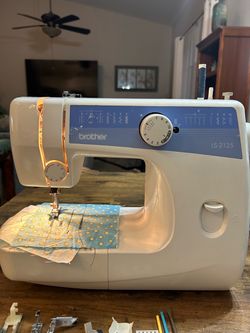 Brother LS-2125 Mechanical Sewing Machine - Works Great (Includes Foot Pedal)