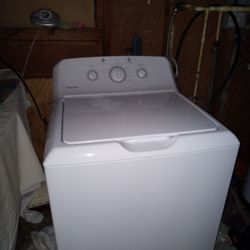 500 For 6 Month Old Washer And Dryer Computerized And I Also Have A Refrigerator And Microwave That You Can Just Have For Free They Both Renew
