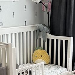 Baby Crib With Toddler Attachment & Mattress!