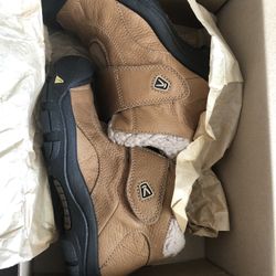 Keen Snow Boots Youth Size 4