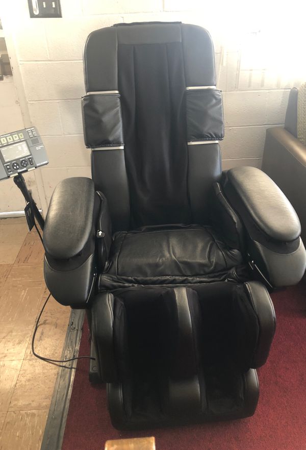 Ottoman Massage chair Panasonic Real pro Ultra for Sale in Hayward, CA