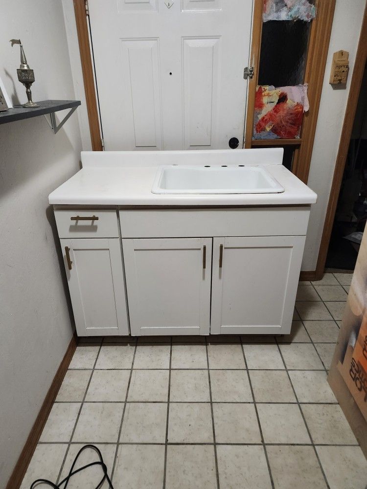 White Shaker lower sink base double door cabinet/Brookings Base/sink/countertop *FREE DELIVERY!* White Shaker lower sink base double door cabinet/IKEA