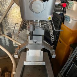 Bread Mixer 30 Quart( Mixeadora De Pan 30 Cuartos)