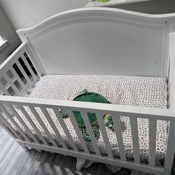 Baby crib/toddler Bed