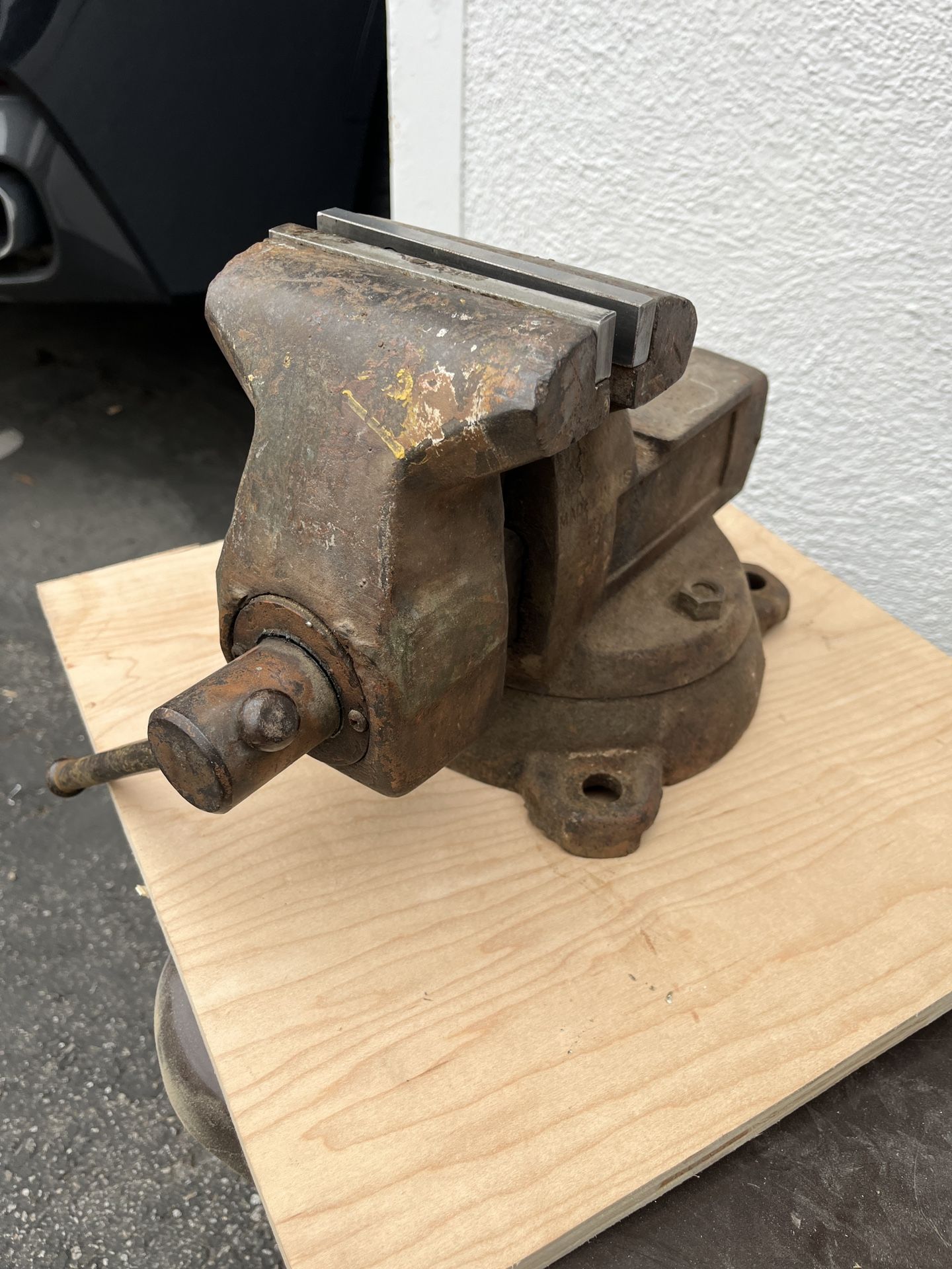Bench Vise