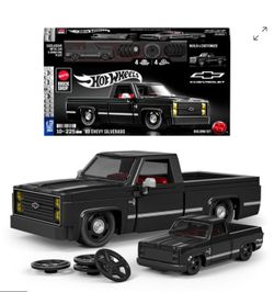 Hot Wheels Mattel Brick Shop '83 Chevy Silverado Building Set