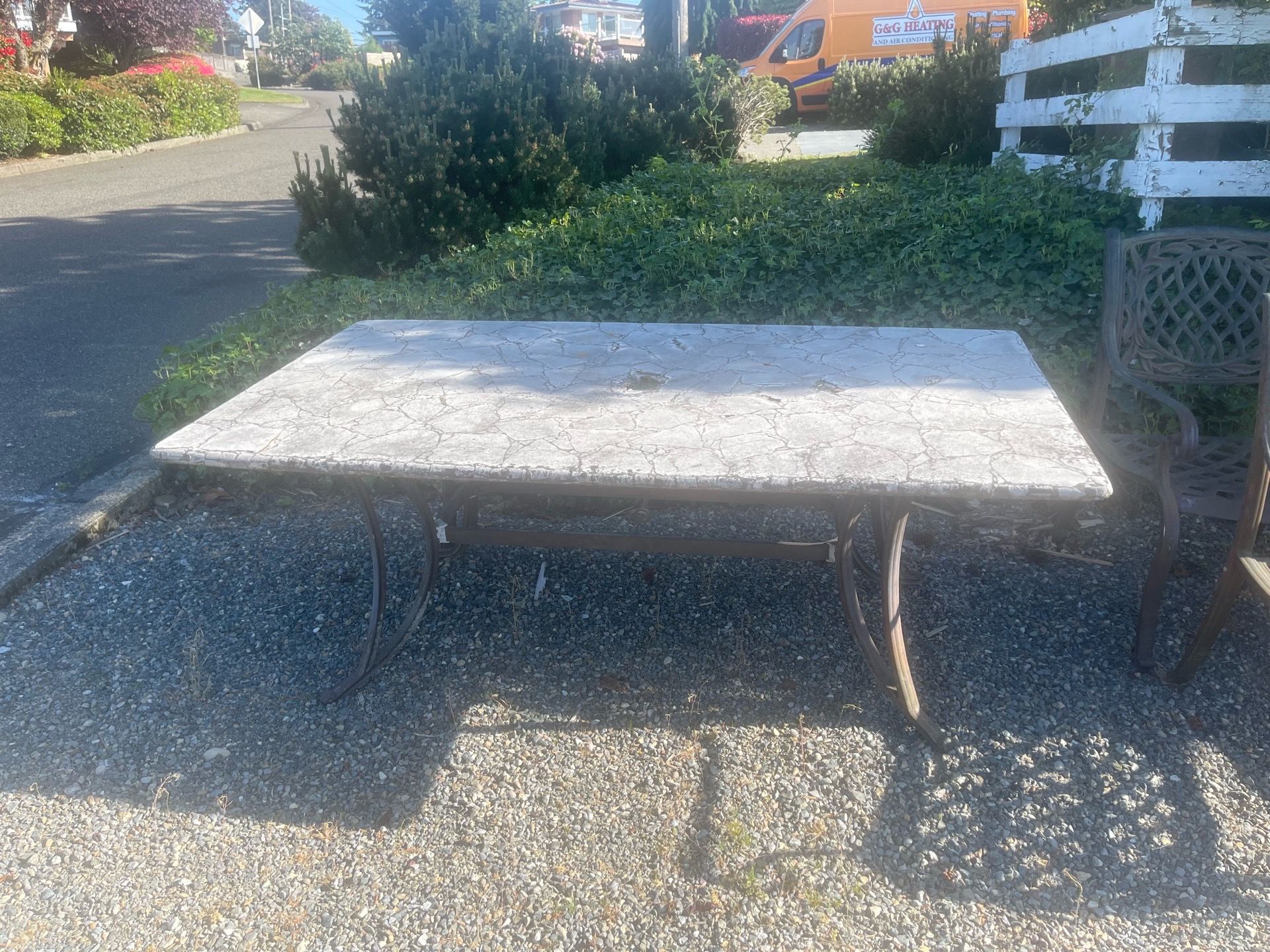 Free outdoor table and 6 chairs
