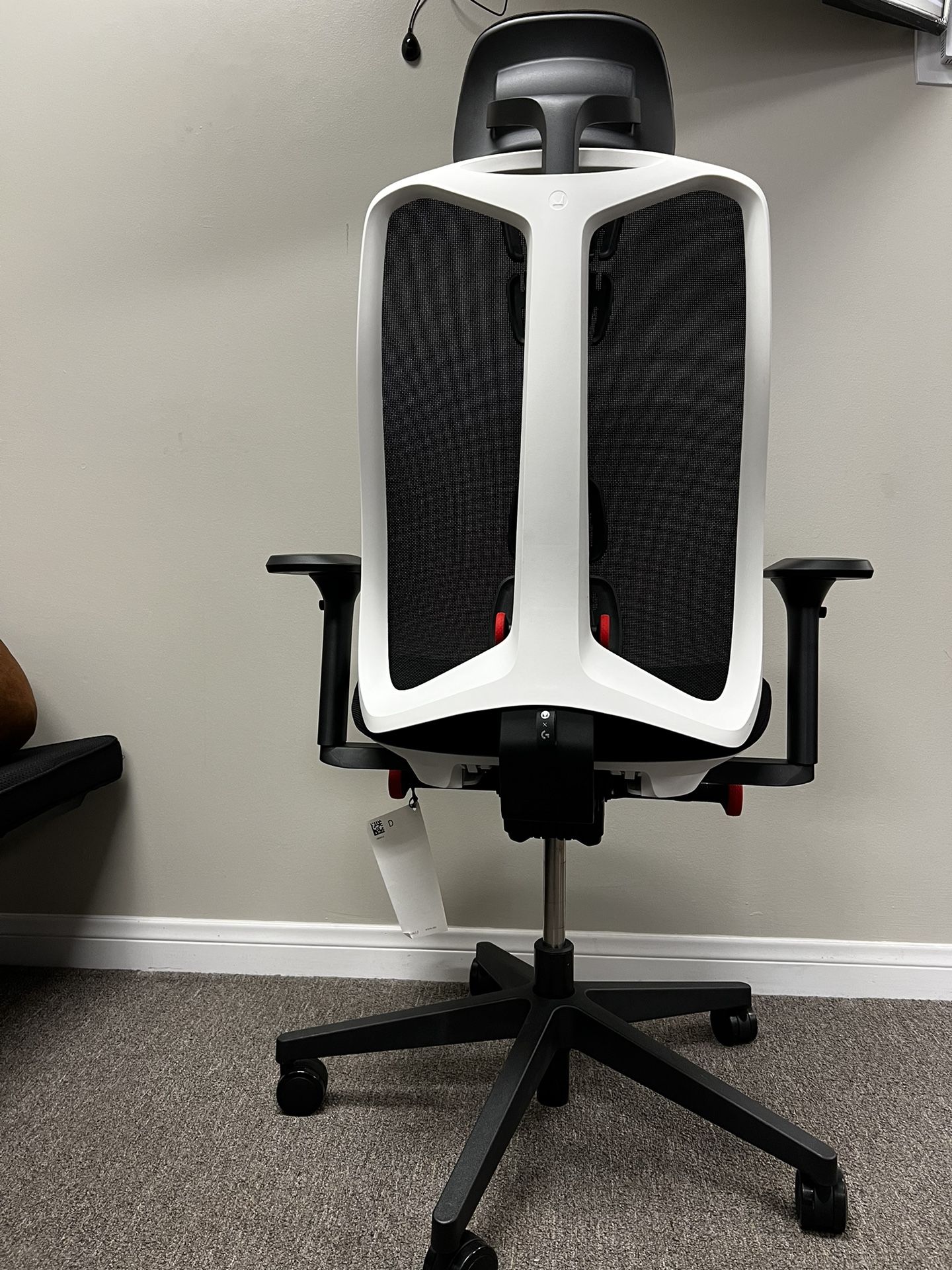 🔥HERMAN MILLER LOGITECH X VANTUM GAMING CHAIR BLACK & WHITE
