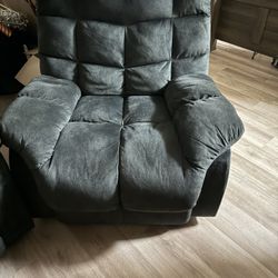 2 Recliners 