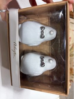 Salt & Pepper shakers