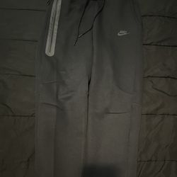 Nike tech sweatpants