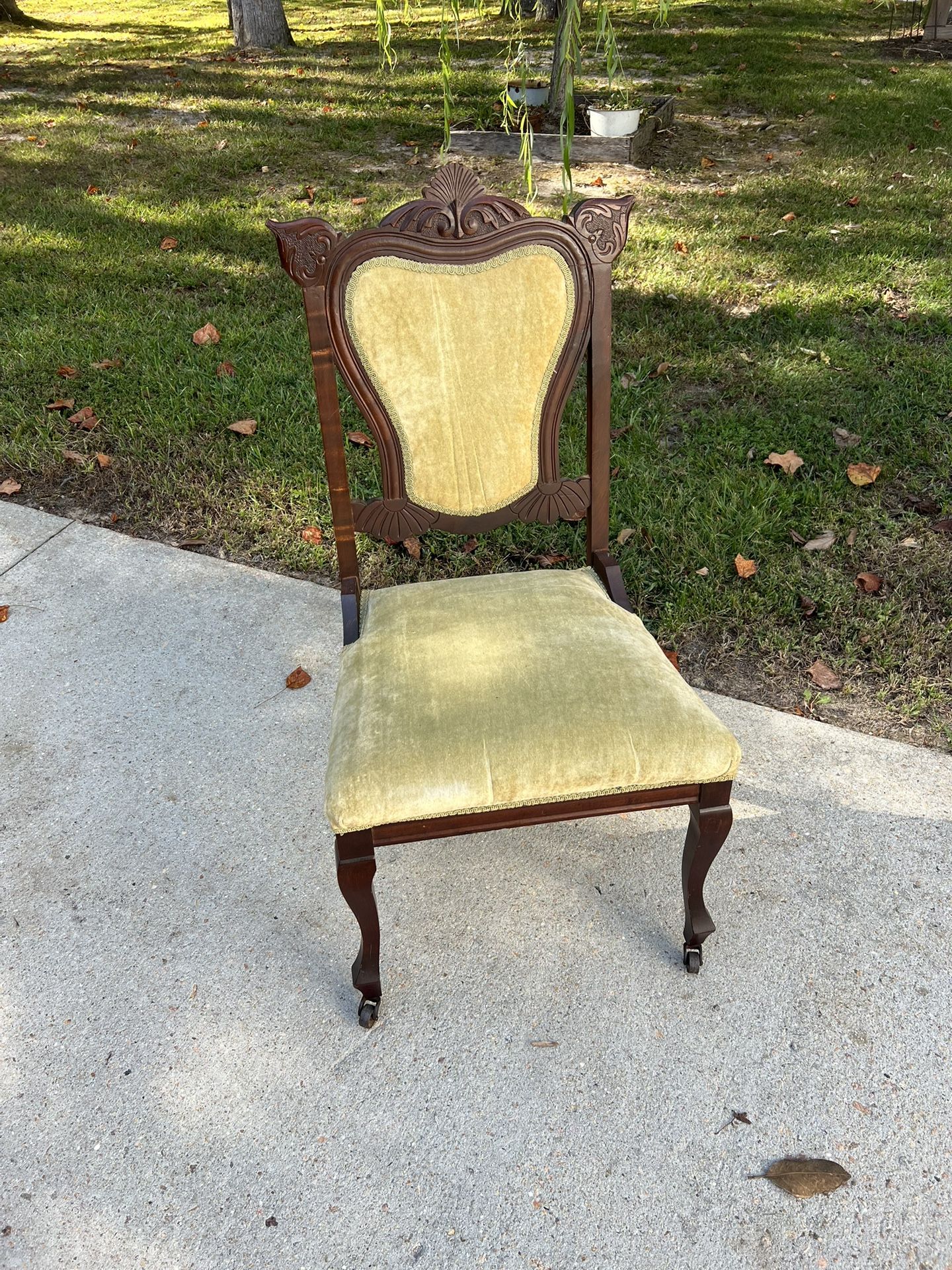 Amazing Vintage Victorian Chippendale style chair.