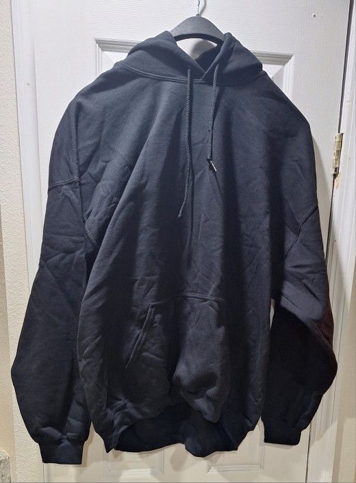 BLACK HOODIE WITH FRONT POUCH (GILDAN)