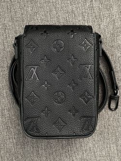 LV S-Lock Vertical wearable wallet / LV Phone bag Monogram