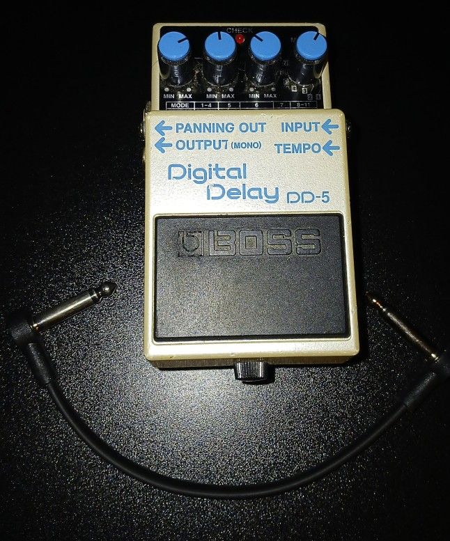 Boss DD-5 Digital Delay Guitar Effects Pedal with Patch Cable
