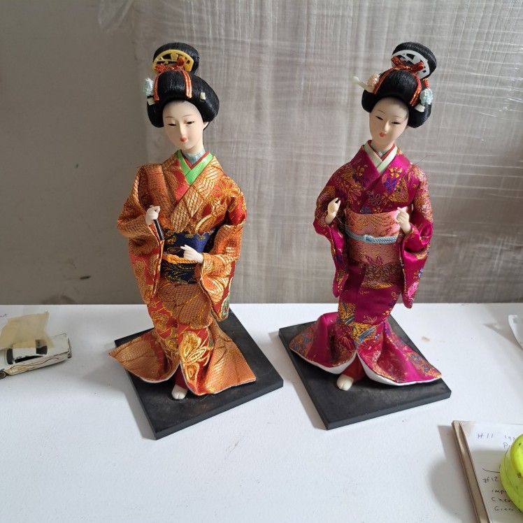 2 Japanese Geisha Dolls