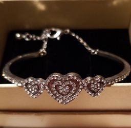 Ladie's Crystal Heart Bangle Bracelet
