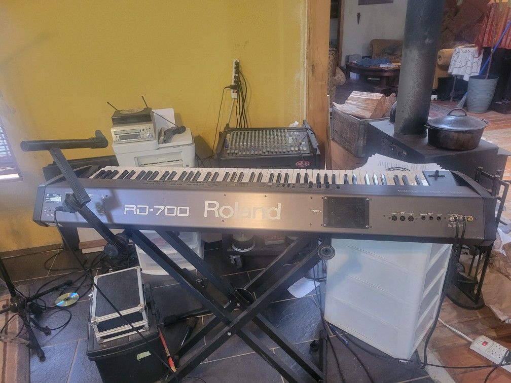 Roland RD700