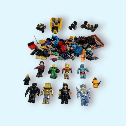 Lego Lot With Figurines 