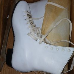 Size 6m7w Ice Figure Skates 