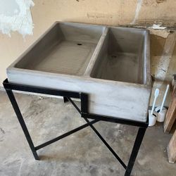 New Concrete Sinks With Metal Stand 