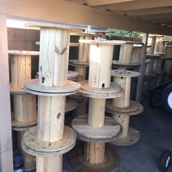 Small And Medium Wooden Spools