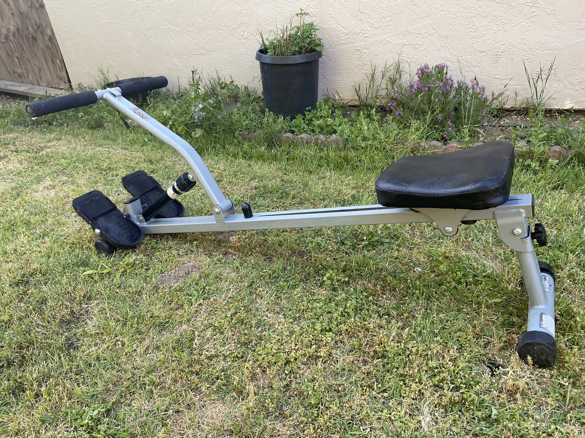 12 Adjustable Resistance Rowing Machine