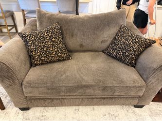 Large chair/love seat
