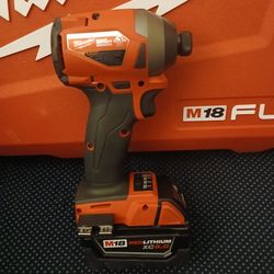 Milwaukee M18 1/4" Hex Impact Driver with Big XC 5.0 Battery