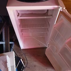 Apartment Mini Refrigerator 