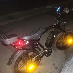 Electric Fat Tire Moped-Style E-Bike
