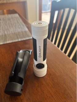 Olight seeker 4 pro