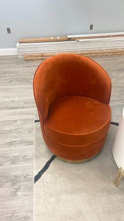 2 Swivel Chairs
