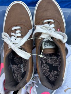 Levi’s men’s casuals size 10, like new