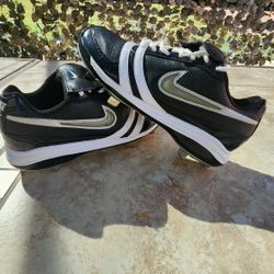 Nike  Women's baseball or softball cleats  Shoes 