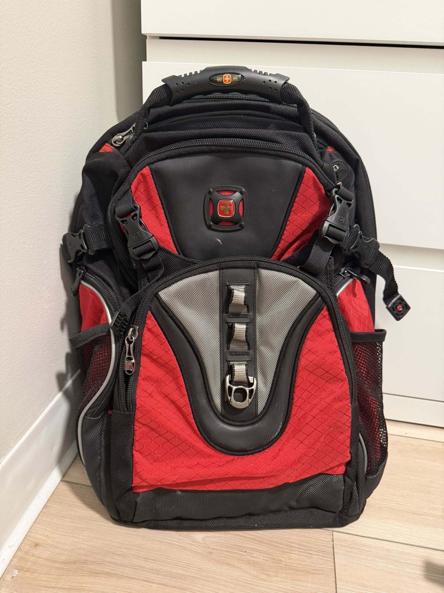 SwissGear 1900 ScanSmart Backpack – Great Condition