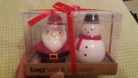 CERAMIC SANTA & SNOWMEN SALT AND PEPPER SHAKER